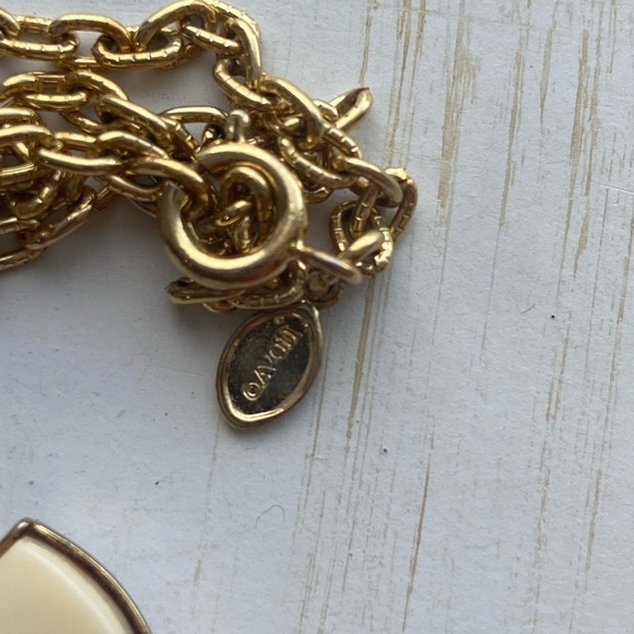 Vintage Avon Juliet Cross Pendant Necklace - Picture 10 of 10